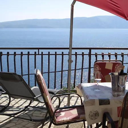 Apartment Gesamte Mit Terrasse Und Meerblick Sibinj Krmpotski