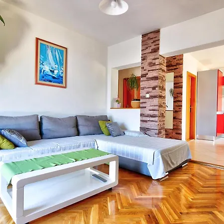 Gesamte Mit Terrasse Und Meerblick Apartment Sibinj Krmpotski