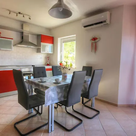 Apartment Gesamte Mit Terrasse Und Meerblick Sibinj Krmpotski